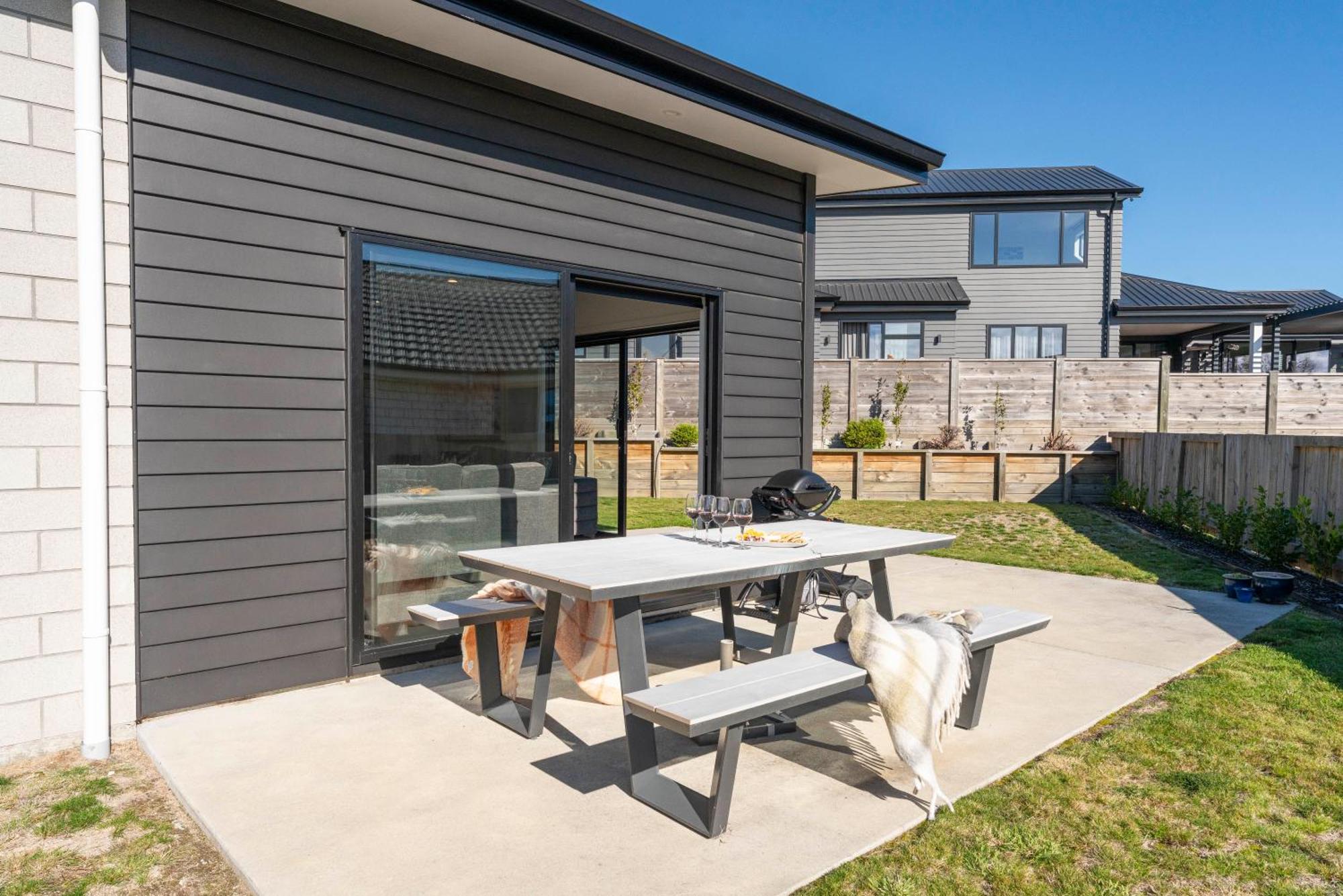 Hub - * Taupo